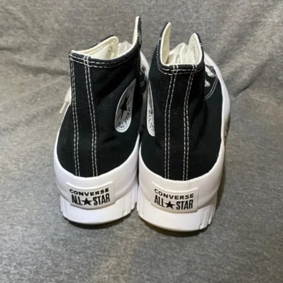 Chuck Taylor All Star Lugged 2.0 Sneakers - Picture 8 of 9